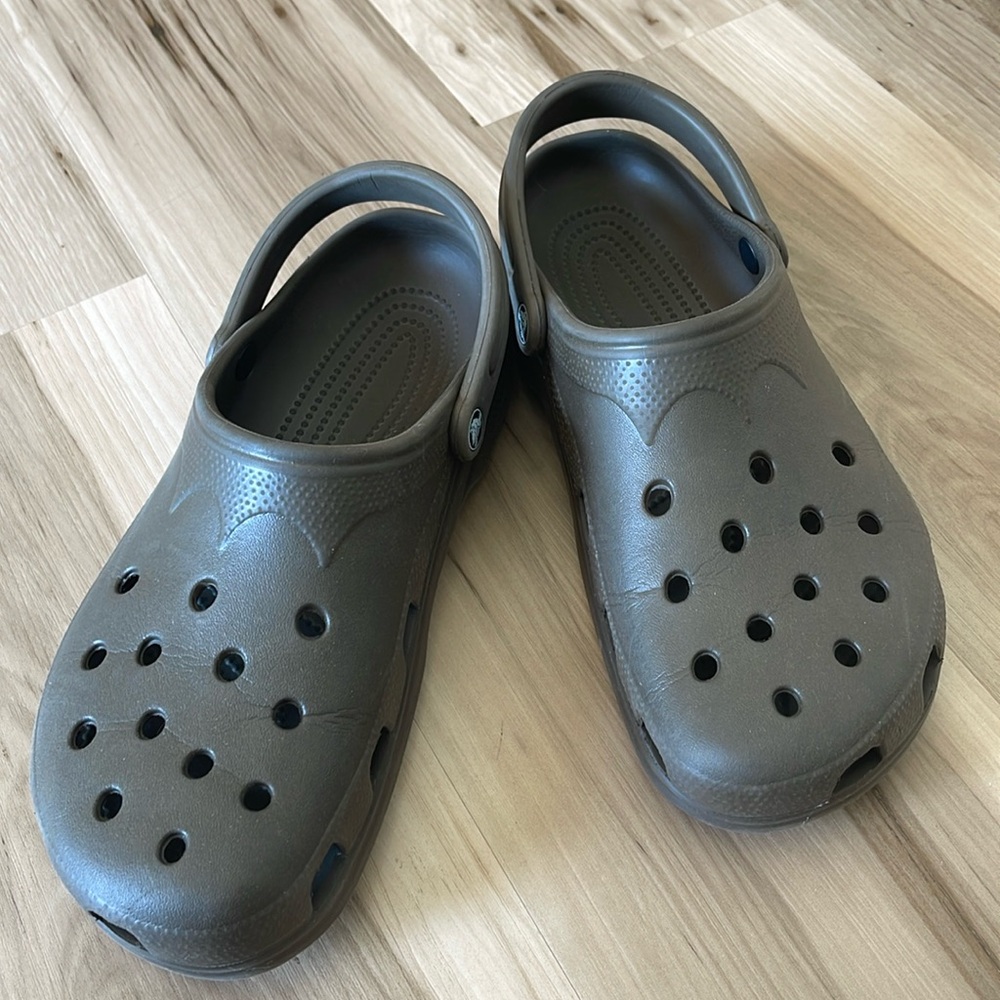 Men’s Crocs. XXL/12. Brown.